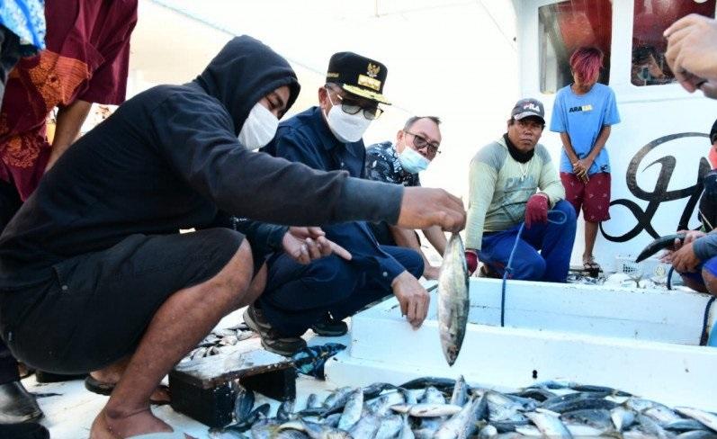 Nelayan Bone Keluhkan Sedimentasi ke Gubernur Sulsel