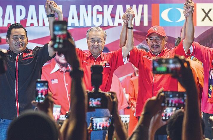Mahathir Calonkan Diri di Langkawi