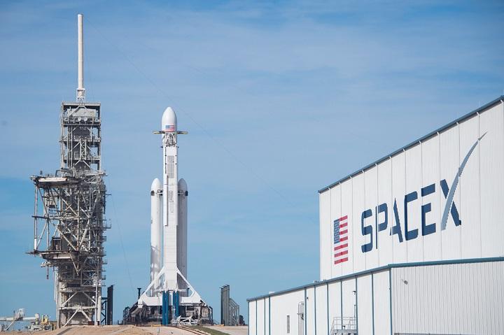 SpaceX Siap Luncurkan Roket Paling Kuat