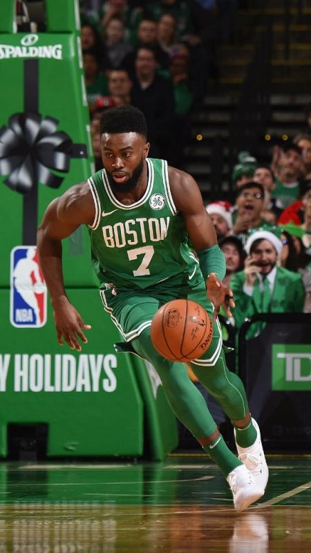 Brown Bawa Celtics Atasi Pistons