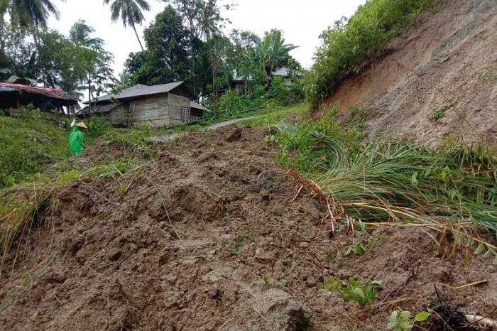 78 Keluarga di Padang Pariaman Terisolasi akibat Longsor