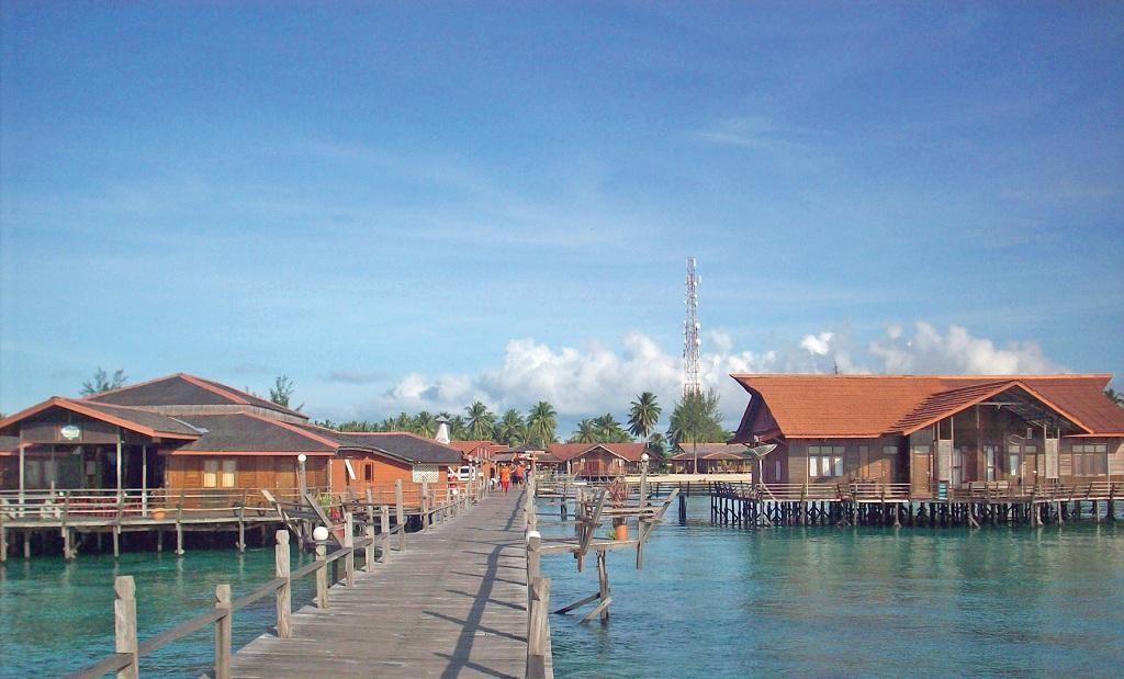 Mengencani Derawan sang Perawan