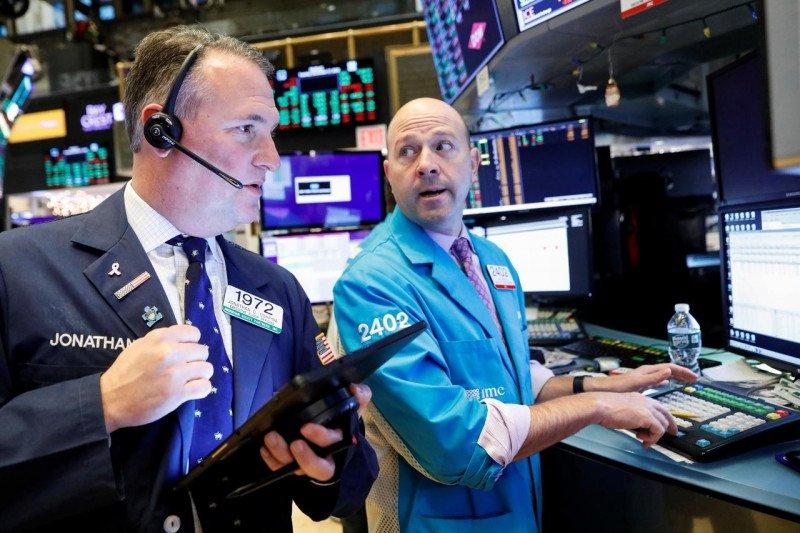 Indeks Dow Jones Merosot Lebih dari 300 Poin