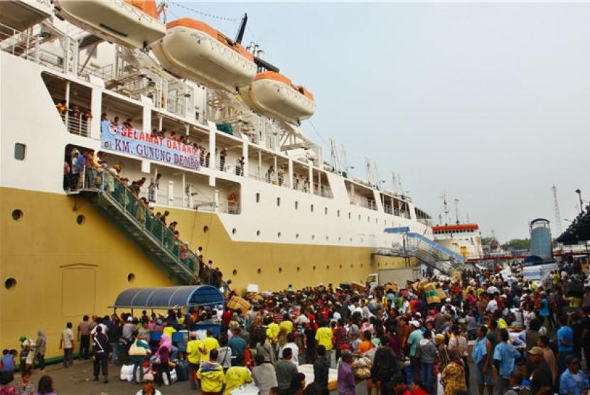 Pemudik dengan Angkutan Laut Mulai Meningkat