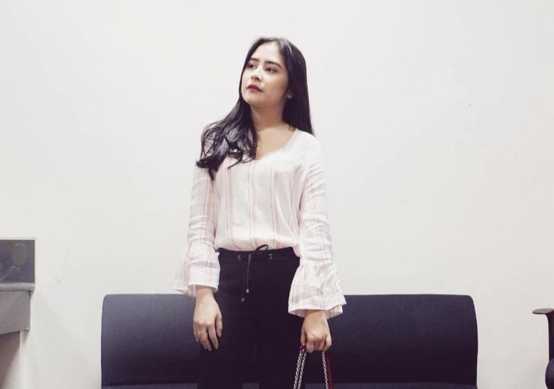 Prilly Latuconsina Unggah Foto Bareng Noah Centineo