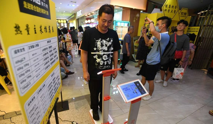 Restoran di Tiongkok Minta Maaf KarenaMinta Pelaanggan Timbang Bobot