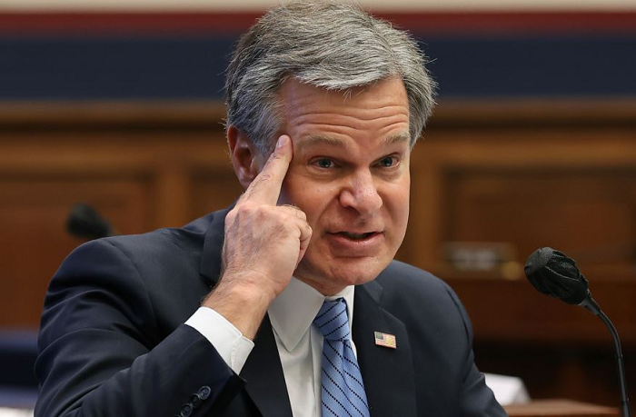 Biden Pertahankan Christopher Wray sebagai Direktur FBI