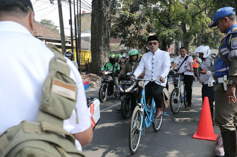 Ridwan Kamil Hukum Penabraknya dengan Push Up