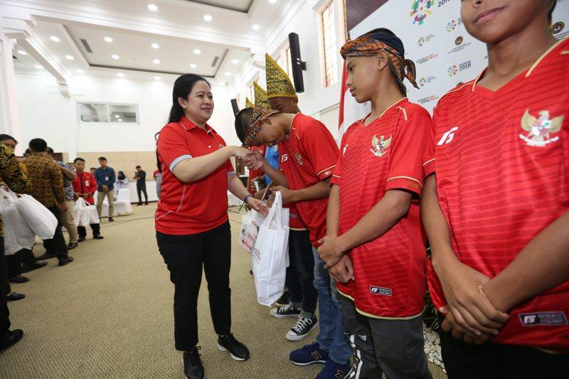 Menko PMK Lepas Timnas Indonesia Garuda Baru ke Russia