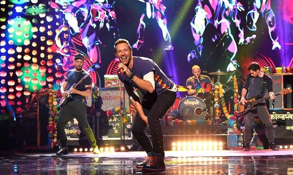 Coldplay Hormati Linkin Park dengan Nyanyikan Crawling