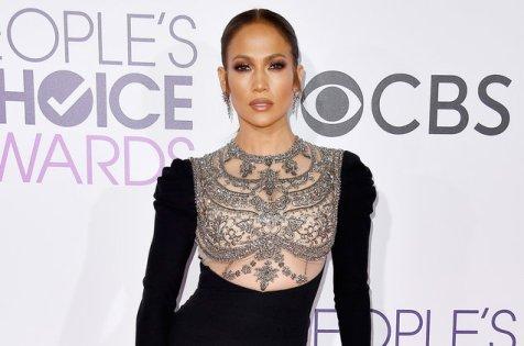 Jennifer Lopez Kepergok Cium Mesra Kekasih