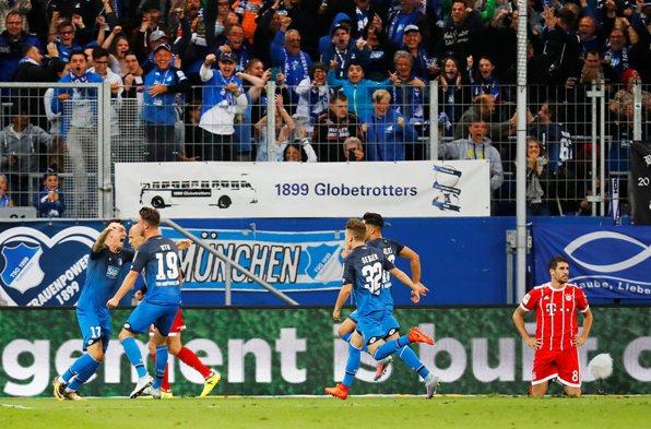 Mark Uth Hancurkan Bayern