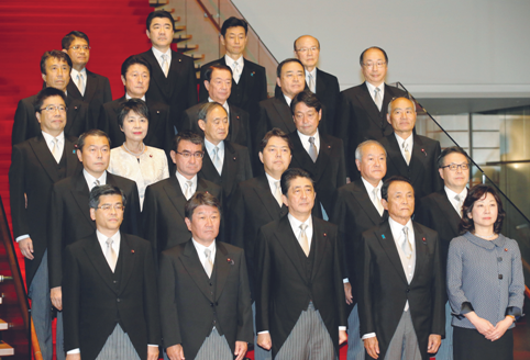 PM Abe â€Reshuffleâ€ Empat Menteri   