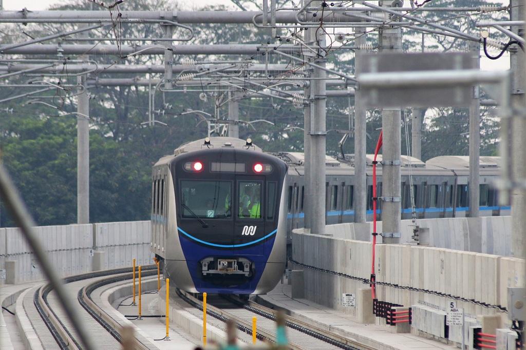 Warga Terima Tarif MRT Rp14.000