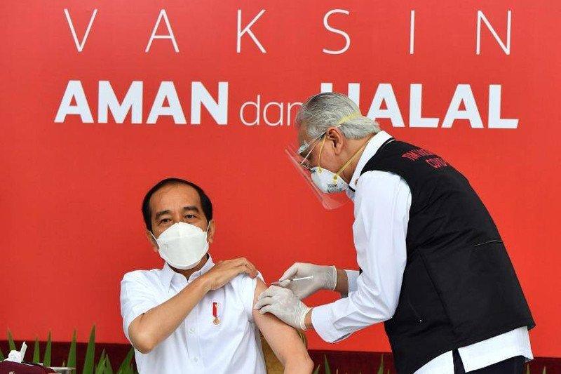 Sejumlah Hal Ditanyakan ke Presiden Jokowi Sebelum Divaksin