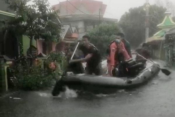 Basarnas Tanjungpinang Turunkan Enam Tim Bantu Tangani Banjir