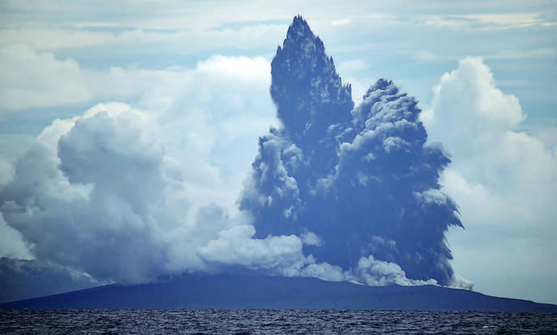 Anak Krakatau Masih Terus Keluarkan Letusan