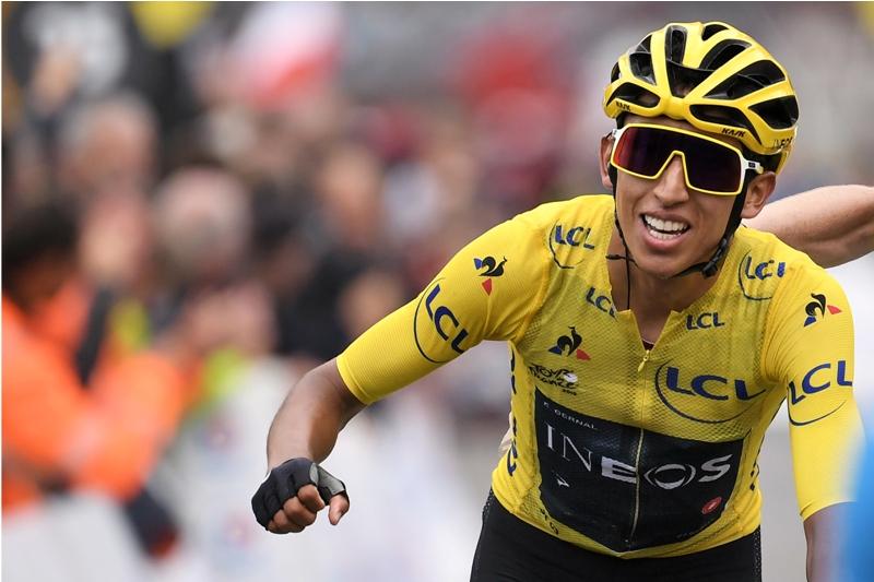 Bernal Ukir Sejarah di Tour de France