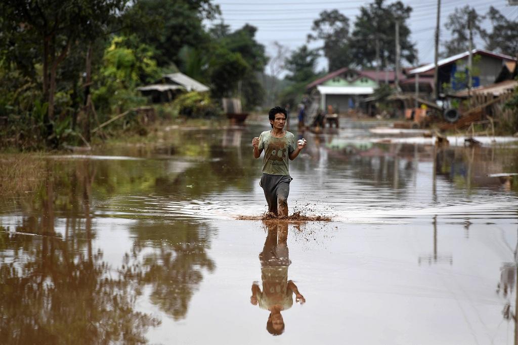 Kamboja Evakuasi Warga Karena Banjir dari Dam Jebol Laos