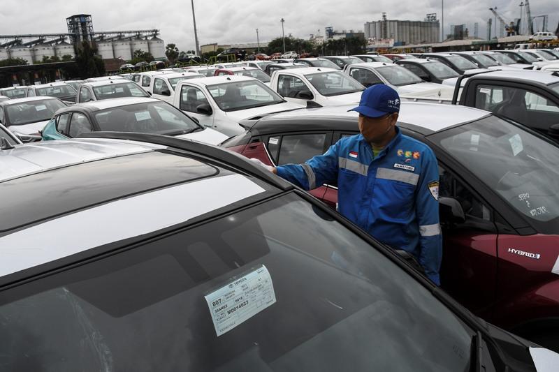 Pasar Otomotif Lesu