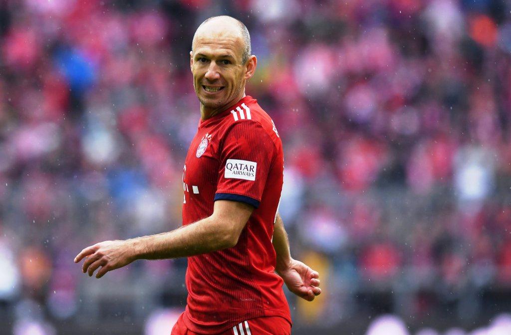 Arjen Robben Gantung Sepatu