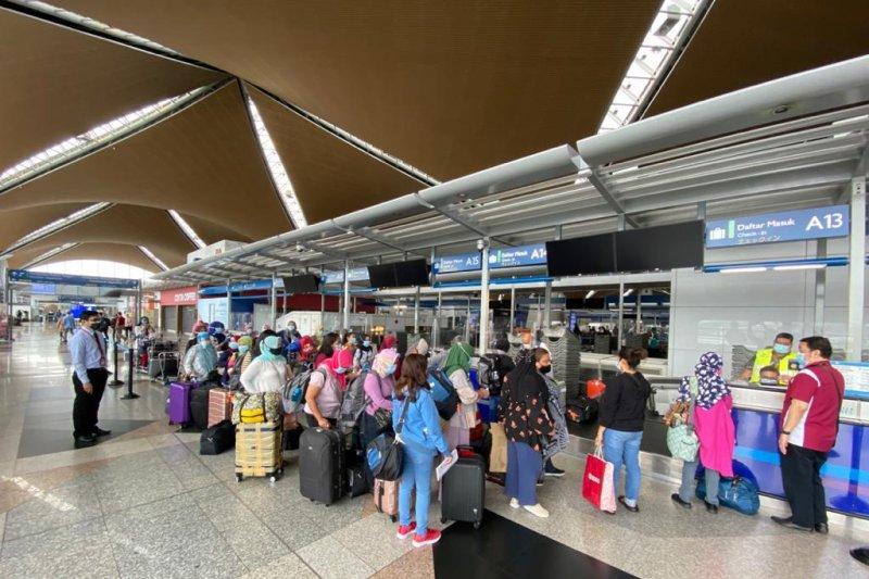 KBRI Kuala Lumpur Pulangkan 56 PMI ke Tanah Air