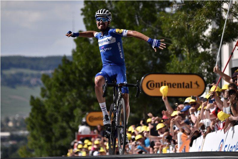 Julian Alaphilippe Juarai Etape Tiga TdF