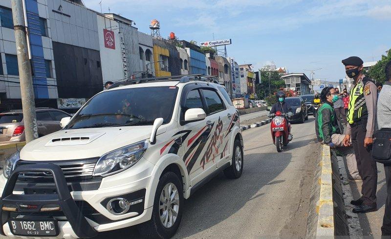 Ruko Ambruk, Lalu Lintas di Jalan Kyai Caringin Dialihkan