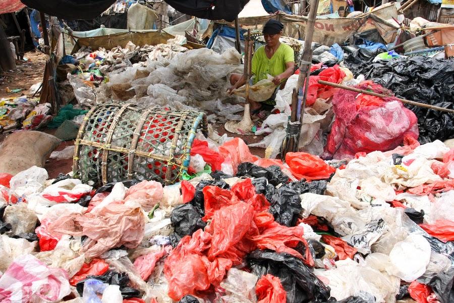 Kurangi Kemasan Plastik Pola Atasi Sampah