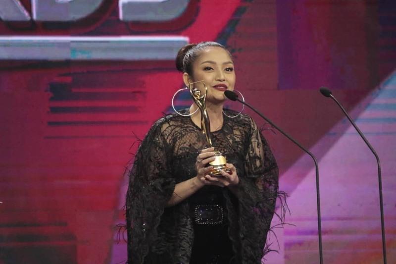 Siti Badriah Raih Penghargaan AMI Award 2018