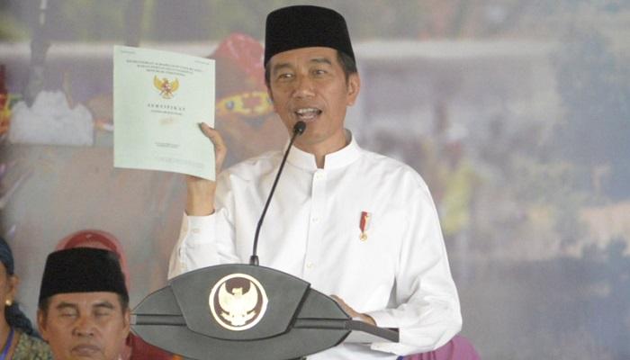 Presiden Bagikan 2.050 Sertifikat pada Warga Madura dan Surabaya