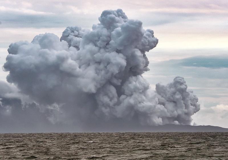 ANAK KRAKATAU ERUPSI