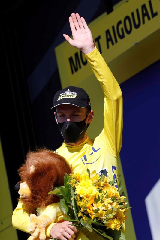 Adam Yates Pertahankan Yellow Jersey