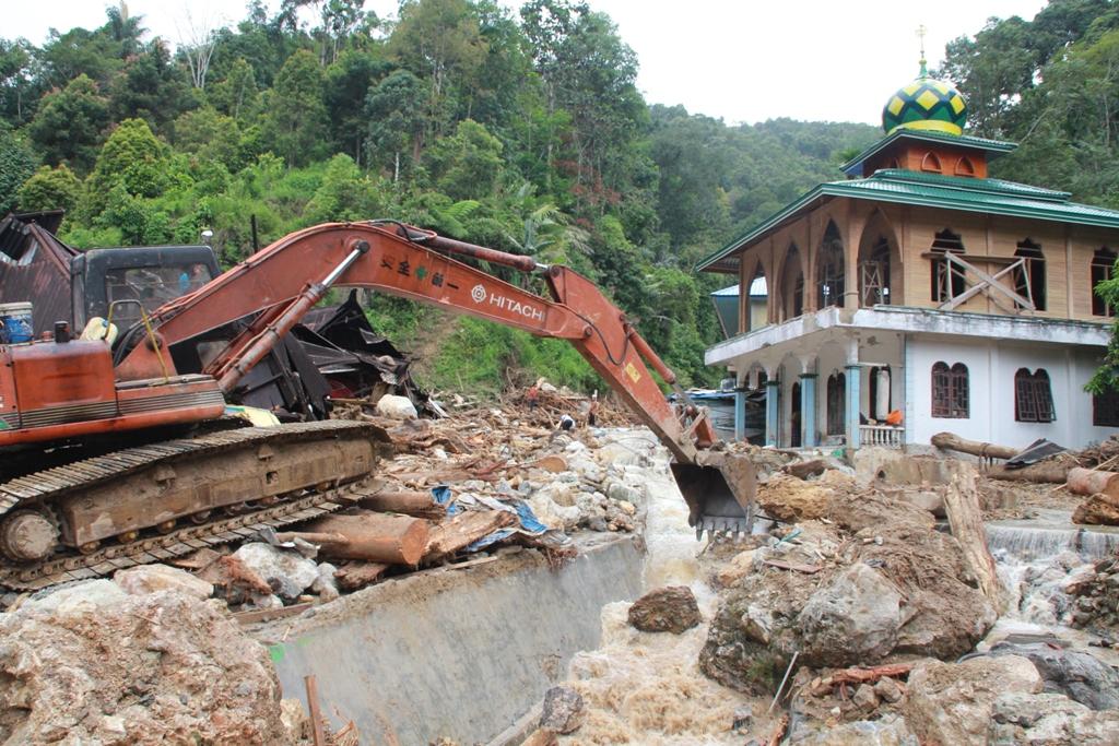 Berhasil Dievakuasi, 17 Korban Banjir di Mandailing Natal