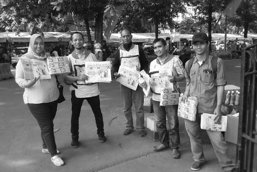 Penjualan Koran di Kampus Universitas Al Azhar Indonesia Jakarta
