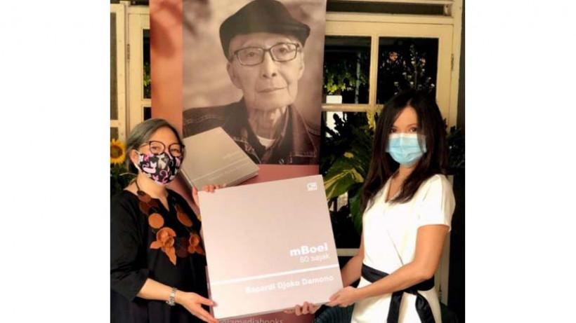 'mBoel'  Buku Puisi Tanda Cinta Sapardi Djoko Damono untuk Istri 