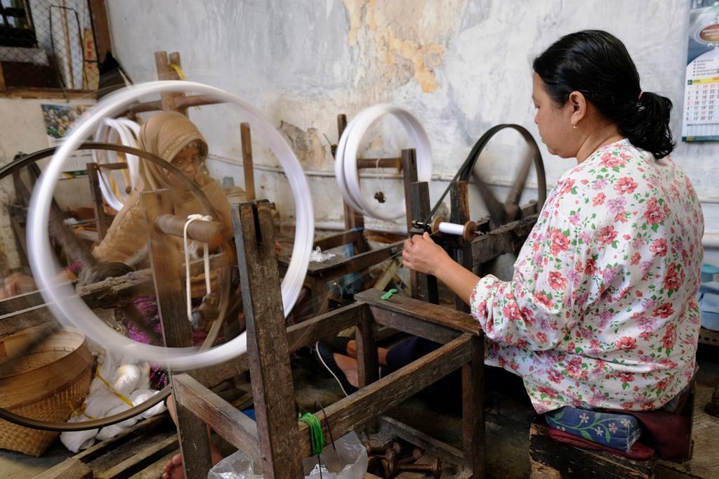 Produksi Sarung Tenun