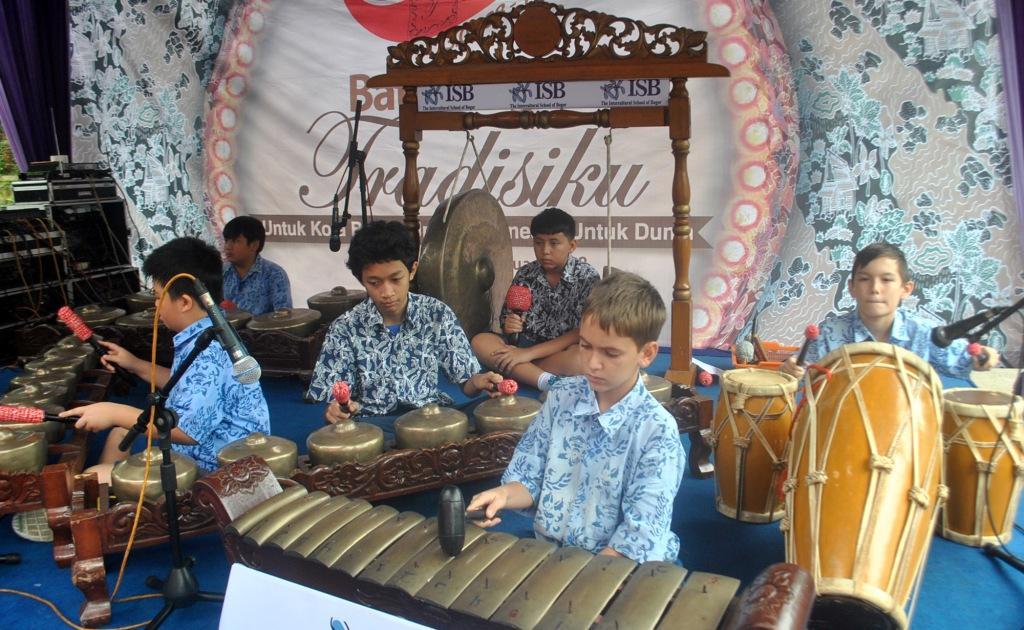 Perkenalkan Budaya