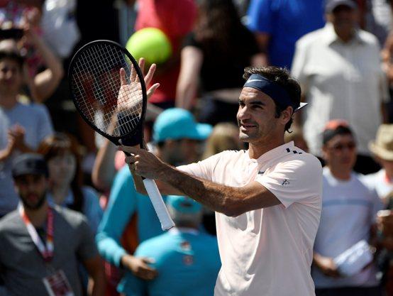 Federer Melenggang Mudah