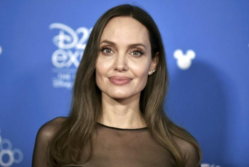 Angelina Jolie - Ibu Anak-anak Afrika