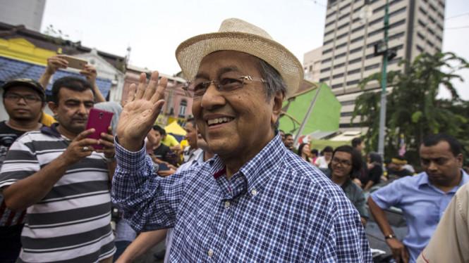 Mahathir Kaji Ulang Pasokan Air ke Singapura