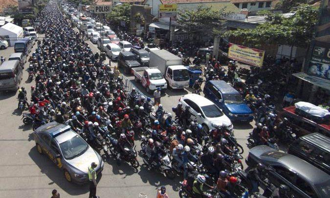 Pemudik dengan Motor Mulai Melintas Puncak-Cianjur