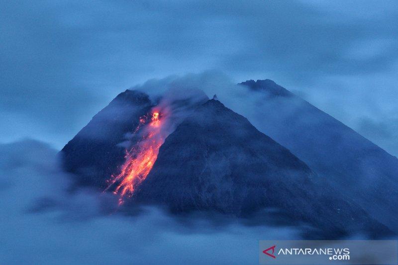 Guguran Lava Pijar Merapi Meluncur ke Arah Kali Krasak dan Boyong