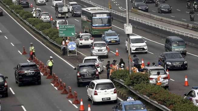 Polisi Terapkan Sistem Contra Flow