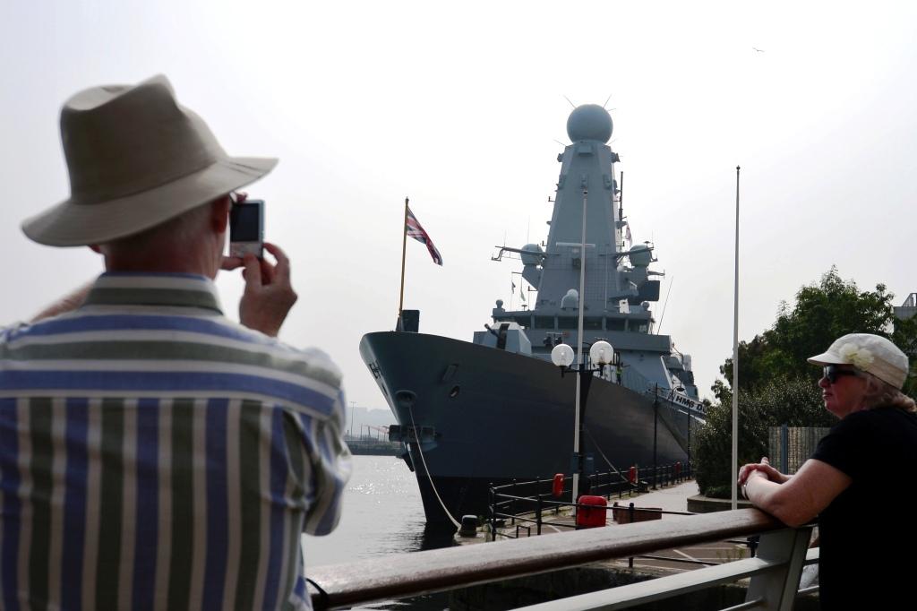 Inggris Kirim Kapal Perang Tambahan