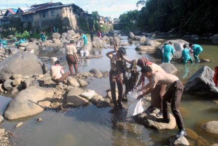 Bersihkan Ciliwung