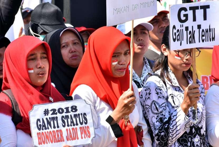 Guru Honorer Gugat Undang-undang ASN