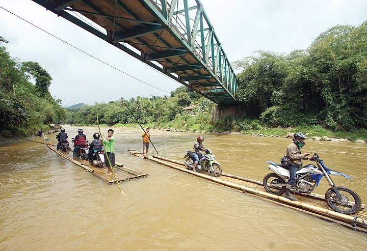 Manfaatkan Jasa Perahu