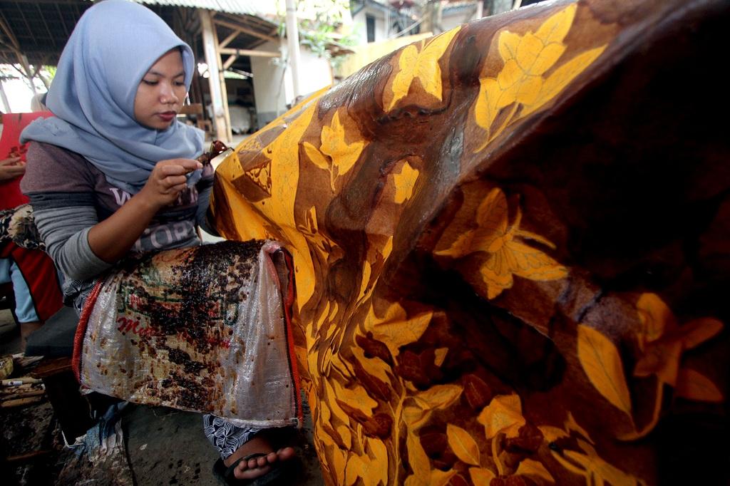 Batik Impor Gerus Produk Lokal