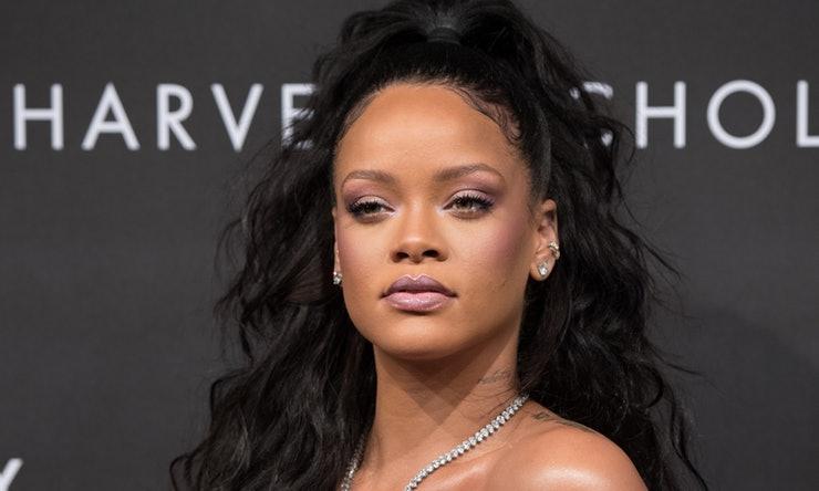 Rihanna Protes 'Snapchat'